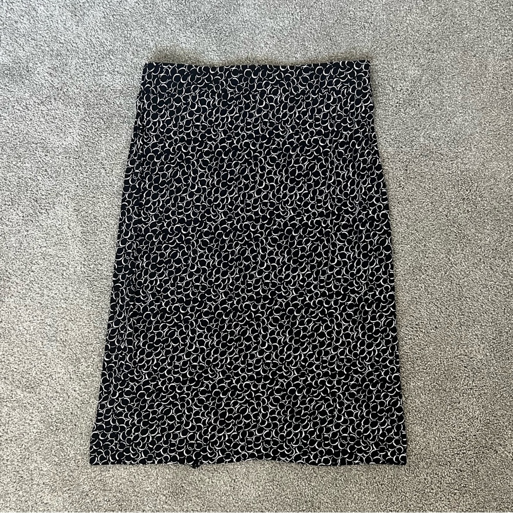 White House Black Market Black and White Pencil Skirt Woman’s M with Back Slit